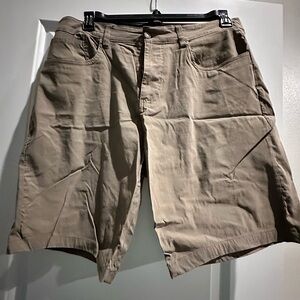 Men's Classic Tan Cargo Shorts